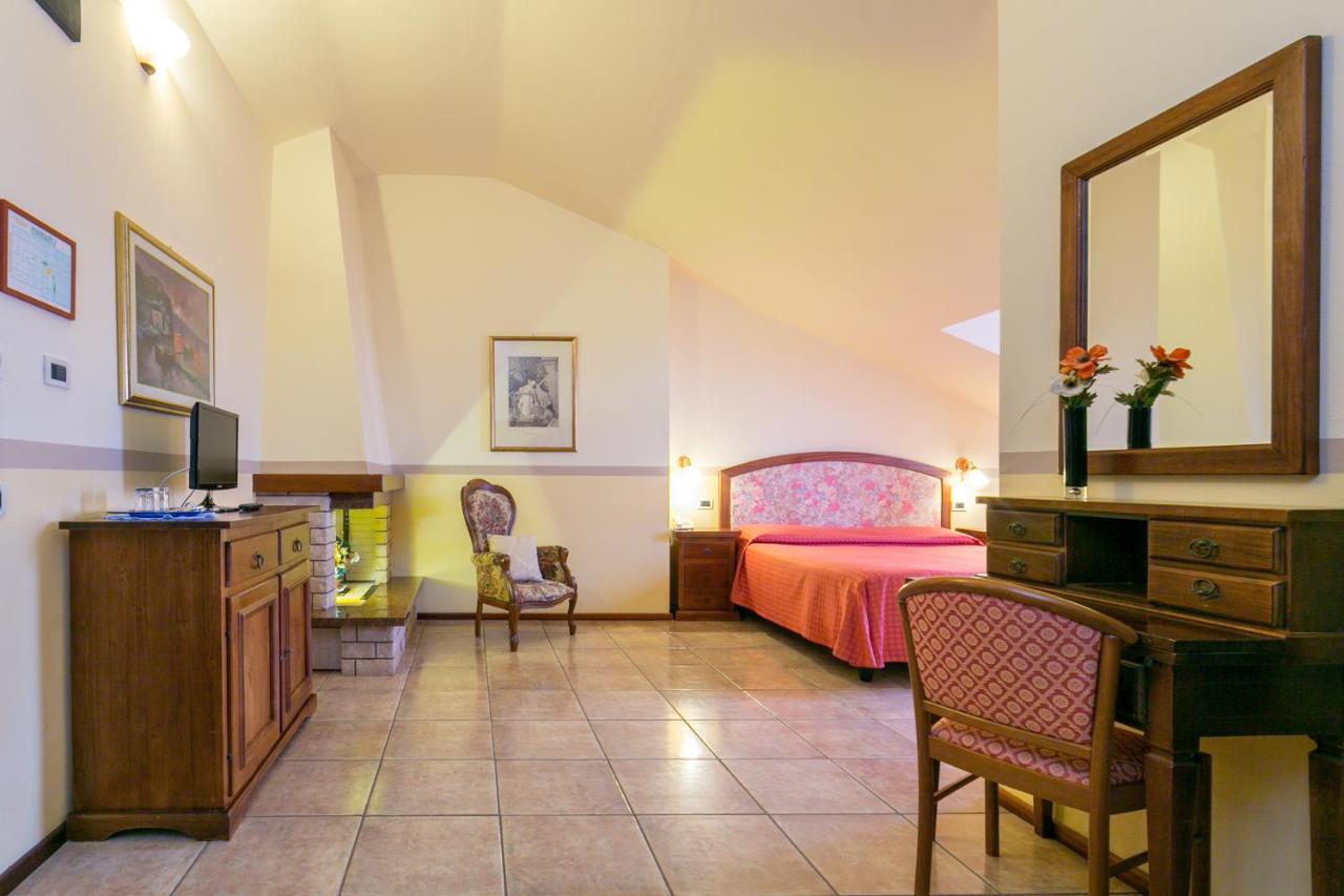 Collemezzano Agrihotel Elisabetta מראה חיצוני תמונה