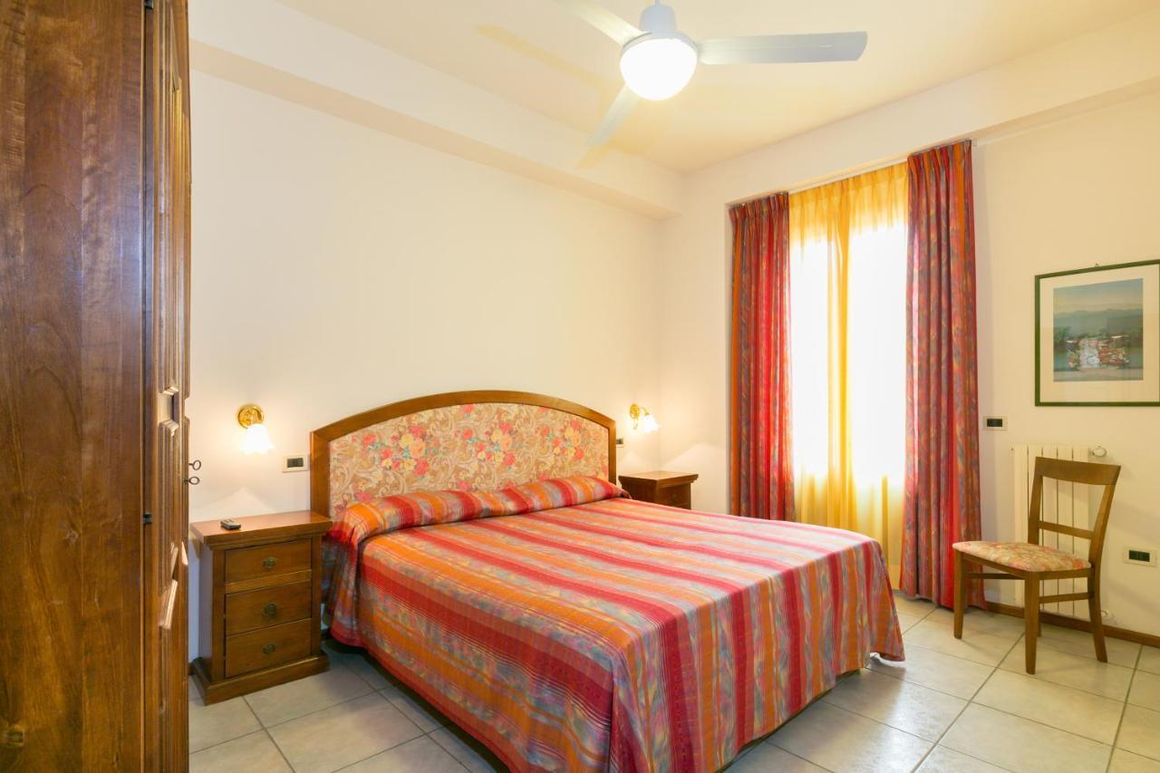 Collemezzano Agrihotel Elisabetta מראה חיצוני תמונה